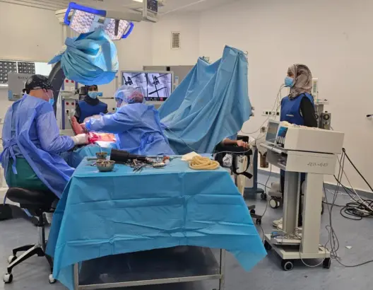 بعد تدخل جراحي ناجح.. إنقاذ رجل خمسيني من بتر ساقه بتنغير
