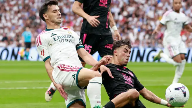 صحيفة “آس”: آلام عضلية قوية وراء قلة مشاركة دياز مع ريال مدريد