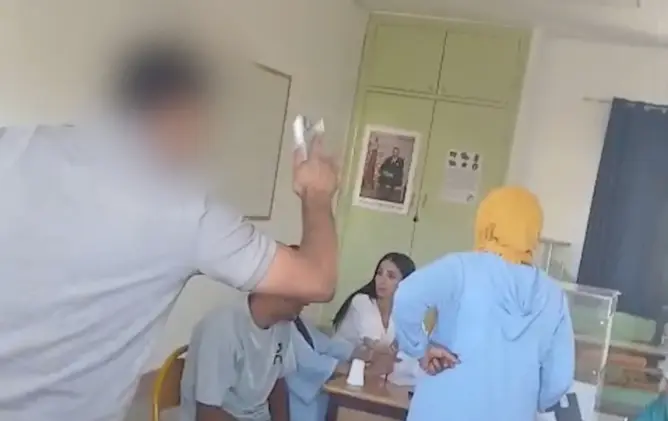 اتهامات لرئيس جماعة سيدي بطاش بالتدخل داخل مكتب تصويت لتمكين سيدة غير مسجلة من الاقتراع