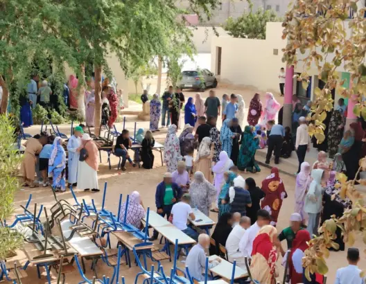 صناديق الاقتراع تستقطب الناخبين بالأقاليم الجنوبية.. ومصادر تتوقع تجاوز نسبة مشاركة 2021
