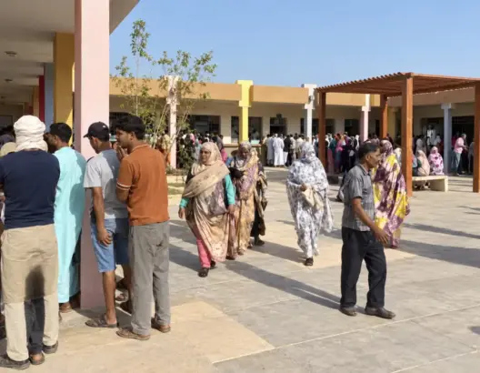 الإقبال على مراكز الاقتراع بالعيون