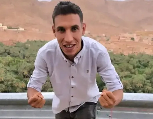 رسم طريقه بعدسة كاميرا الهاتف .. هكذا حجز أسامة باريك بطاقة العضوية في مجلس النواب