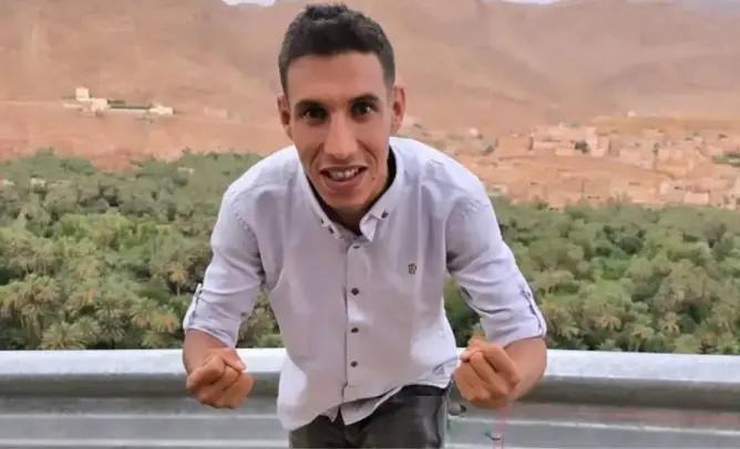 رسم طريقه بعدسة كاميرا الهاتف .. هكذا حجز أسامة باريك بطاقة العضوية في مجلس النواب
