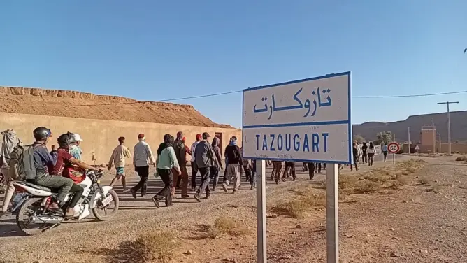 بعد 11 يوما من الاحتجاج.. اتفاق ينهي مسيرة ساكنة تيغزراتين نحو الرشيدية ومهلة شهر لتنفيذ المطالب