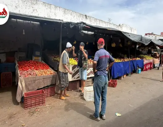 باعة سوق القرب بأزمور في مواجهة الشمس