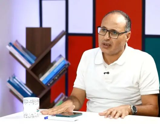 أحمد بوز: تآكل الطبقة الوسطى وفشل المعارضة يكرسان “انقطاع التيار” بين المغاربة والسياسة