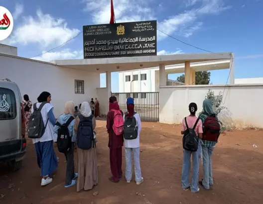 تلاميذ خارج الأقسام بالجديدة وأولياء الأمور يحتجون