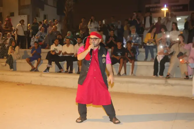 المحمدية.. فنانو الشارع يحولون الكورنيش إلى مسرح مفتوح