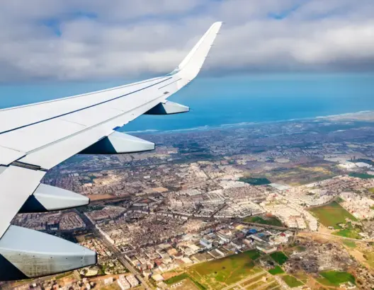 منظر جوي لمدينة الدار البيضاء أثناء هبوط الطائرة - المغرب