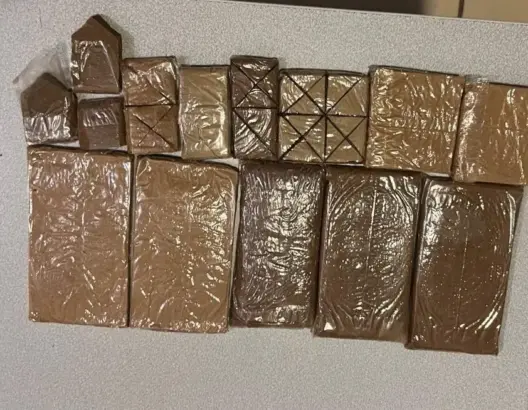 مراكش.. توقيف مبحوث عنه في أزيد من 15 مذكرة وحجز الكوكايين والشيرا بأولاد حسون