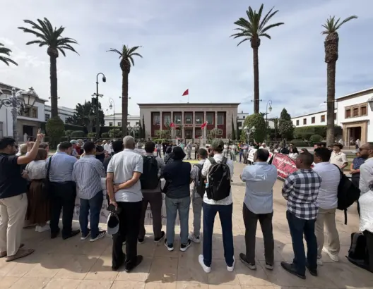 محتجون يرفضون رسوم الدراسة بالجامعات