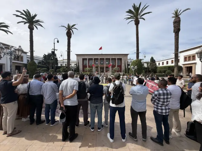 محتجون يرفضون رسوم الدراسة بالجامعات