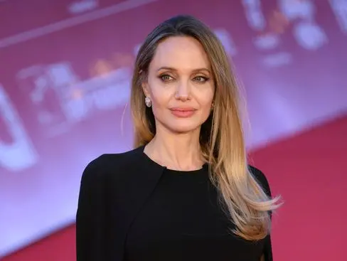 أنجلينا جولي توثق دمار غزة وتدعو إلى إغاثة %94 من السكان