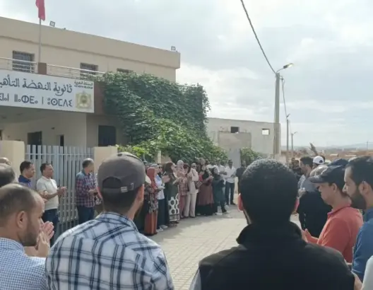 أولاد الطيب.. أطر ثانوية النهضة يصعّدون احتجاجهم بسبب تدهور المسالك الطرقية