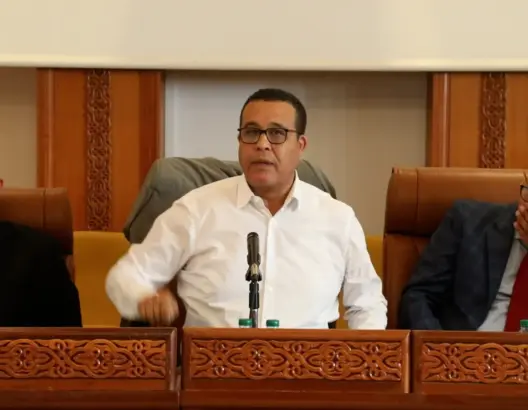 الزمزامي يرد على “إساءات” استهدفت الغرفة ويصعّد ضد قرارات إغلاق محلات”الصنايعية” بسلا (فيديو)