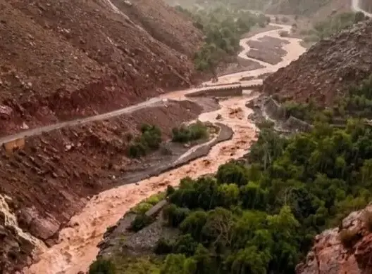 أحوال الطقس تدفع مديرية التعليم بورزازات لتعليق الدراسة بعدد من المؤسسات بإيمي نولاون
