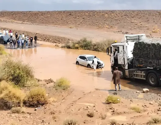 إماسين.. السيول تقطع الطريق الوطنية بين ورزازات وقلعة مكونة