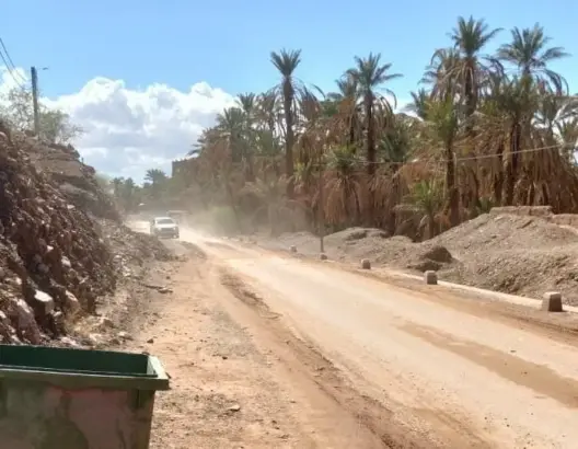 أمطار زاكورة تعيد معاناة ساكنة حي أمزرو مع الطريق الوطنية رقم 17 (صور)