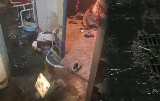 مراكش.. مياه الأمطار والصرف الصحي تغمر منازل بدوار تكانة بتسلطانت