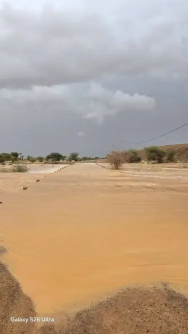 فيضانات درعة تافيلالت .. سيول تقطع الطرق وتغمر منازل وتحاصر سياحا وتعيد شبح العزلة إلى الواجهة