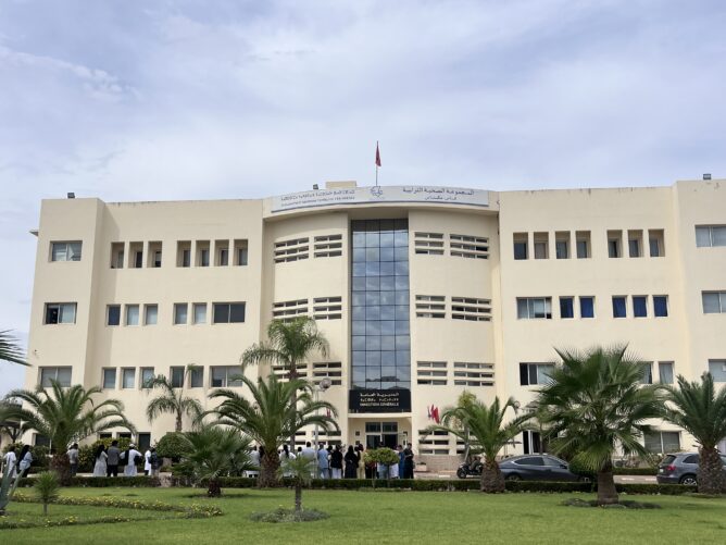 نقابة تطالب بتسوية تأخر أجور شتنبر لموظفي المستشفى الجامعي بفاس