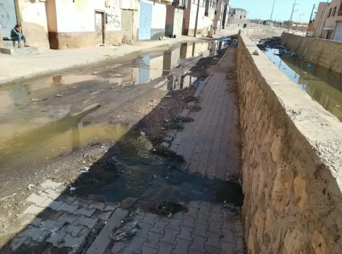 تسربات المياه العادمة تفاقم معاناة ساكنة بابن جرير.. ومطالب بتدخل عاجل