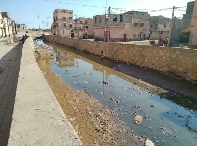 تسربات المياه العادمة تفاقم معاناة ساكنة بابن جرير.. ومطالب بتدخل عاجل