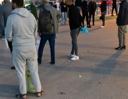 شح سيارات الأجرة واشتراطات السائقين تعمق معاناة المرتفقين بقلعة مكونة