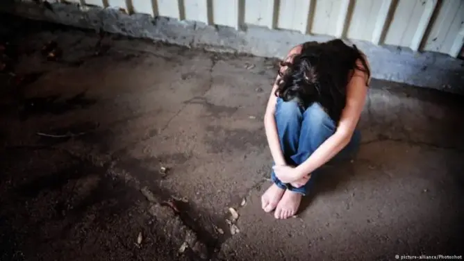مؤسسة تعليمية بالرباط تفصل تلميذة عنفت زميلتها وشهرت بها على مواقع التواصل