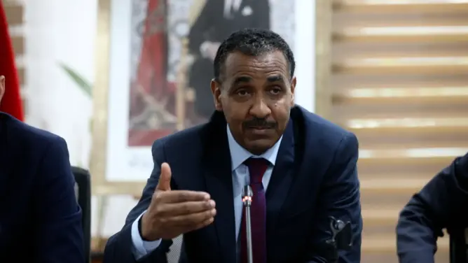 شهيد يتسلم حقيبة التشغيل