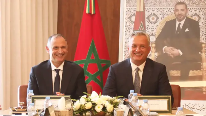 رسائل مؤثرة لكريم زيدان في توديع طاقم وزارة الاستثمار