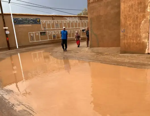 ورزازات.. مياه الأمطار تغرق مسلكا طرقيا حديث الإنجاز بسكورة (صور)