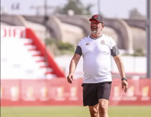 الوداد يتجه لفك الارتباط بمدربه البرتغالي سيرجيو باولو “بريتو”