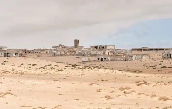 الكويرة تعود إلى واجهة الجدل.. تقرير يرصد تحركات موريتانية جديدة بشأن المدينة
