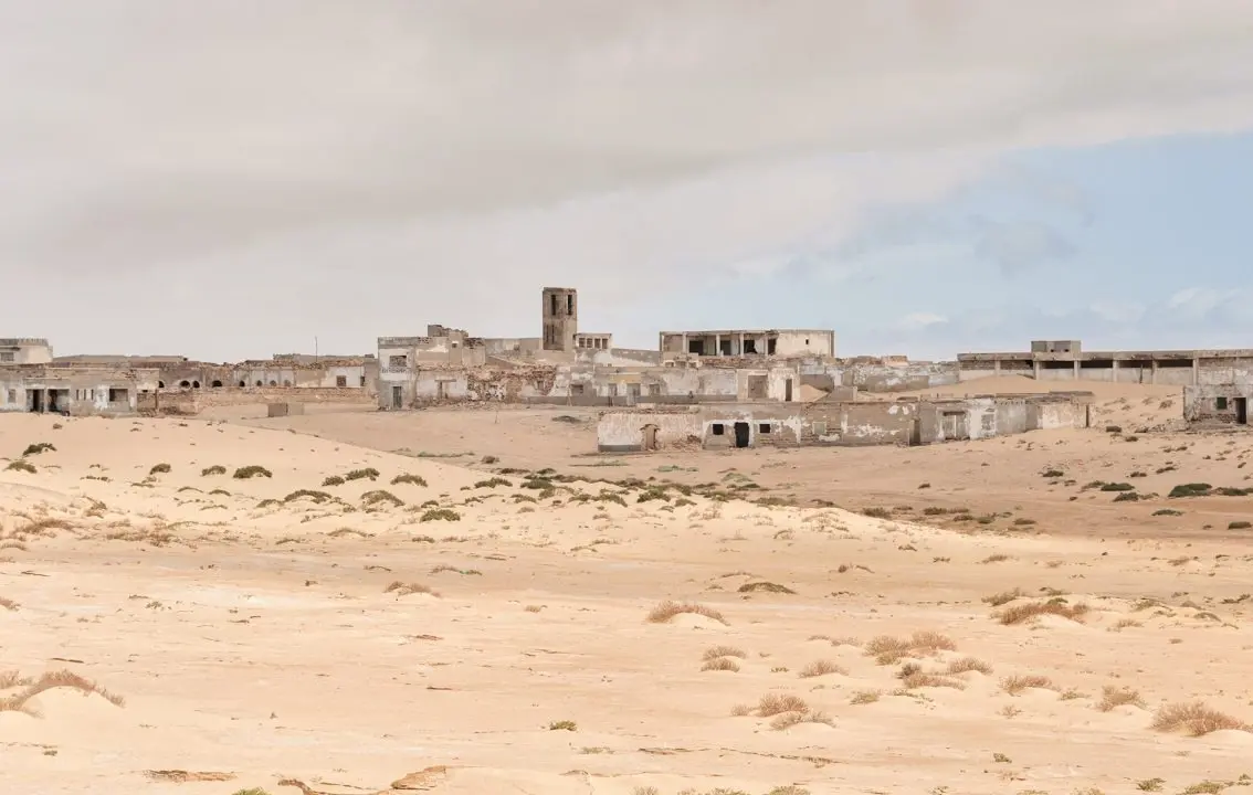 الكويرة تعود إلى واجهة الجدل.. تقرير يرصد تحركات موريتانية جديدة بشأن المدينة