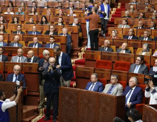 بين الترحيب والتحفظ .. برلمانيون يضعون البرنامج الحكومي أمام اختبار التنزيل