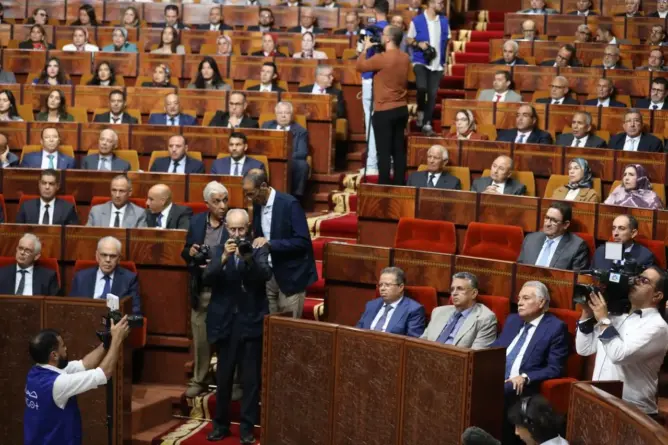 بين الترحيب والتحفظ .. برلمانيون يضعون البرنامج الحكومي أمام اختبار التنزيل