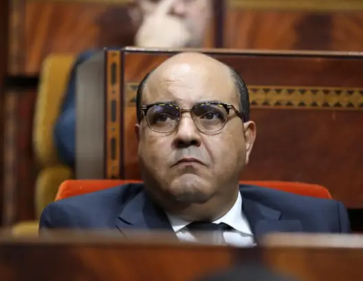 مصدر مقرب من المزواري ينفي اتهامات بشأن صفقات دراسات ومنازعات قضائية