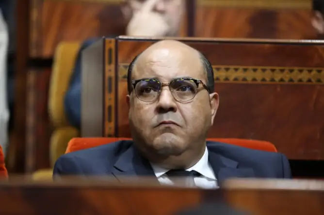 مصدر مقرب من المزواري ينفي اتهامات بشأن صفقات دراسات ومنازعات قضائية
