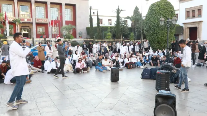 أساتذة التعليم الأولي يرفعون مطالب الإدماج في وجه بنعبد الله