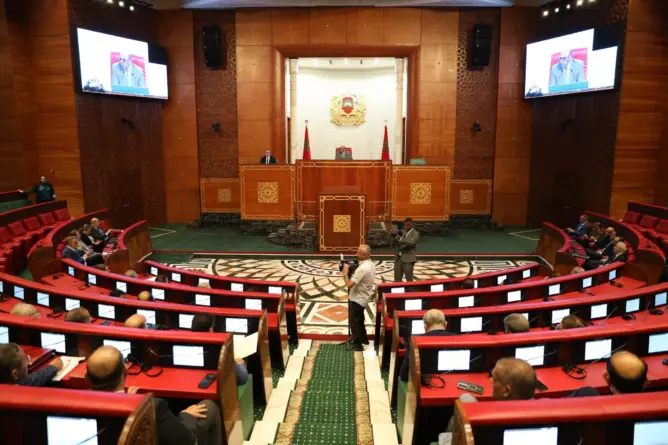 أغلبية المستشارين تثمن أولويات البرنامج الحكومي وتطالب بترجمة الوعود إلى نتائج ملموسة