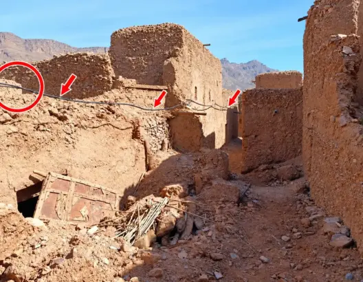 يهدد سلامة الأطفال والمارة.. سلك كهربائي مكشوف على الأرض ينتظر التدخل بدوار إغرم أزكاغ