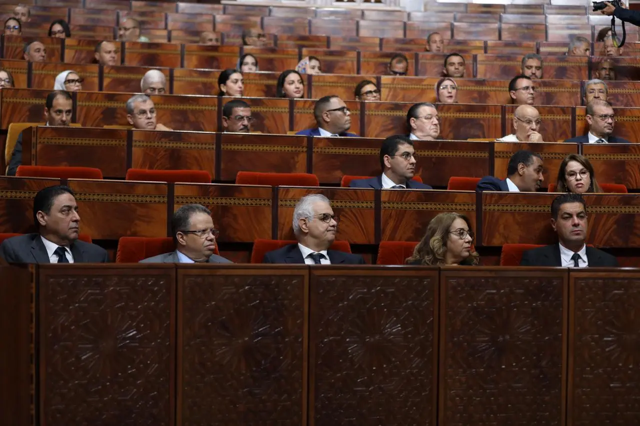 فرق الأغلبية: نجاح البرنامج الحكومي رهين بالقطع مع الوعود المؤجلة وتفعيل المحاسبة ومواجهة الاحتكار