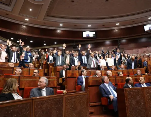 حكومة المنصوري تنال ثقة مجلس النواب وتستكمل مسار تنصيبها الدستوري