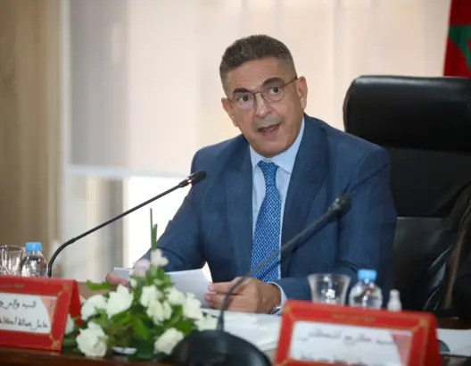 أمزازي يكشف تفاصيل تأهيل ملعب أدرار وخطة استقطاب توتنهام وأندية عالمية إلى أكادير