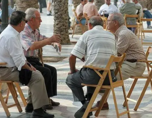 أغلبهم بالتعليم والداخلية.. أزيد من 70 ألف موظف يحالون على التقاعد بالوظيفة العمومية بحلول 2030