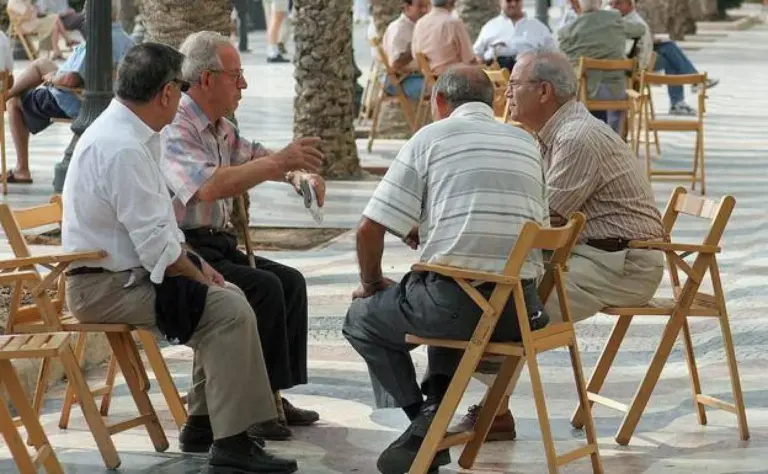 أغلبهم بالتعليم والداخلية.. أزيد من 70 ألف موظف يحالون على التقاعد بالوظيفة العمومية بحلول 2030