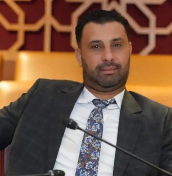 حكومة شعبوية تغير الاتجاه ومعارضة “المولوتوف” 