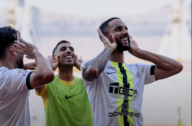 المغرب الفاسي يُسقط أسيك ميموزا وينتزع التأهل من الكوت ديفوار