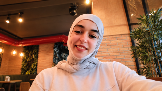سارة الخاطبي